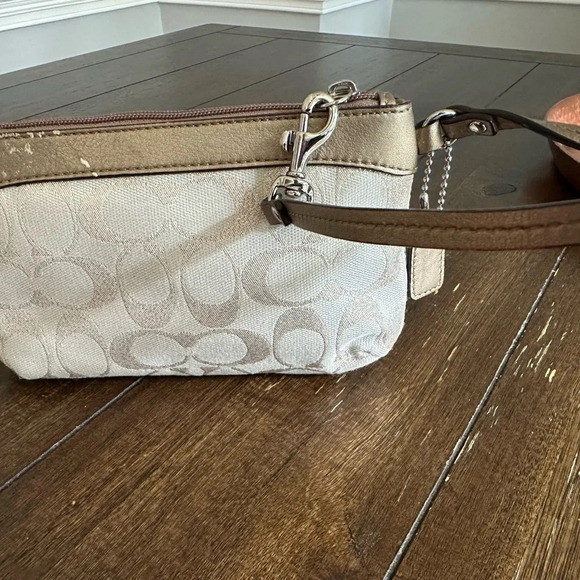 Coach signature logo wrislet - Picture 11 of 11